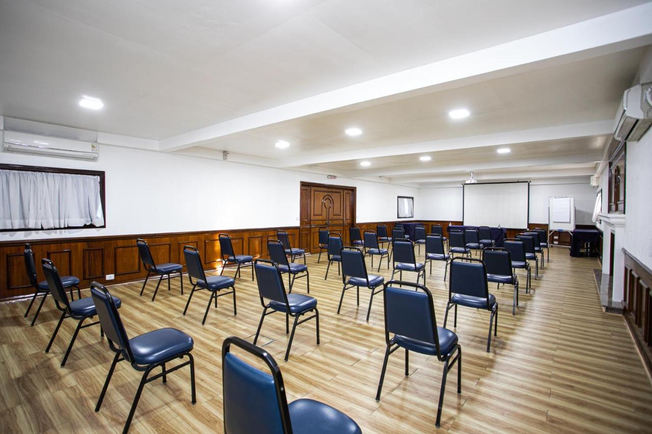 Hotel Dan Inn Curitiba Centro By Nacional Inn ภายนอก รูปภาพ